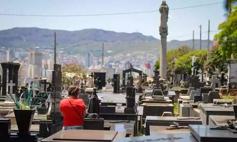 Construção de jazigo moderno