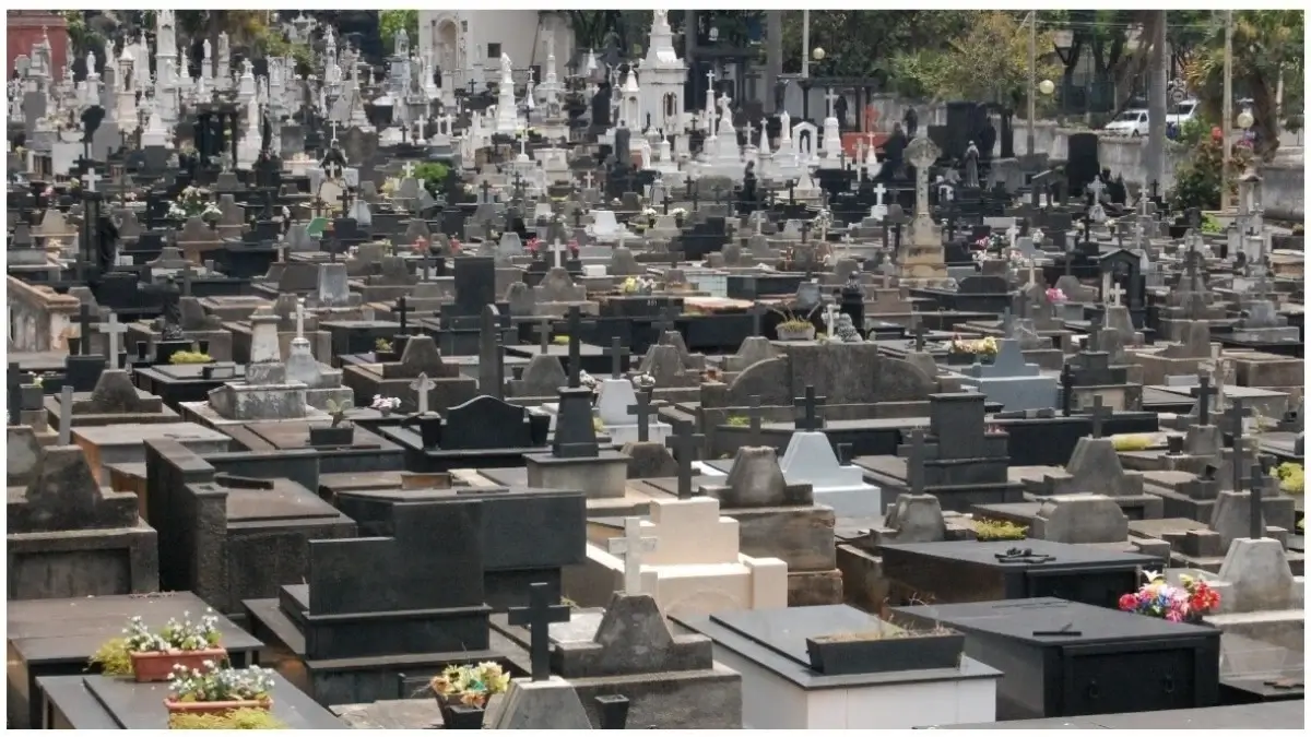 Detalhe de escultura em jazigo