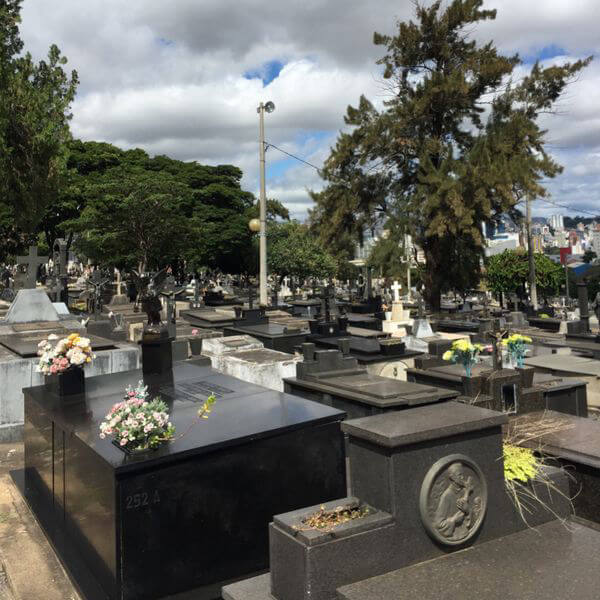 Visão aérea de jazigos