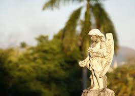 Construção de jazigo com granito